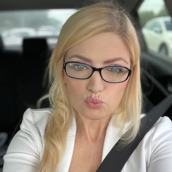 Meet your Posher, Cassandra - Picture 6 of 8